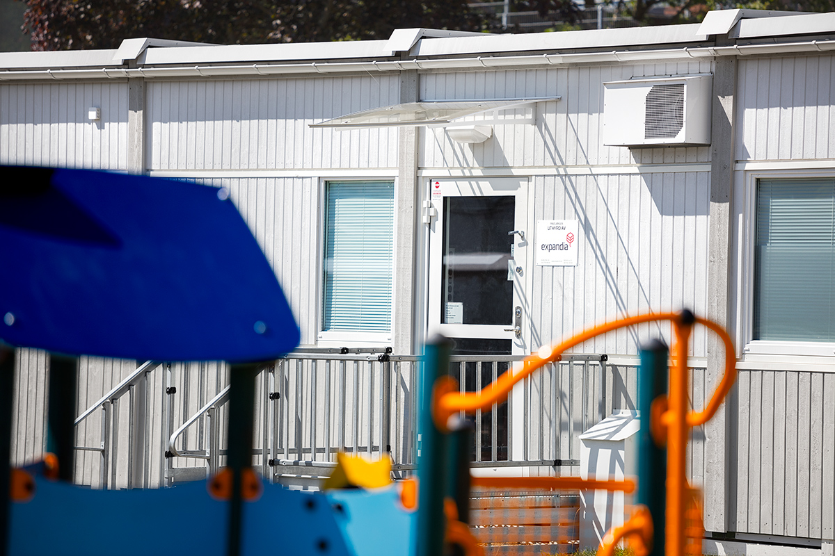 Paviljong Smaragdgatans fsk i Västra Frölunda, lekpark utanför ingång