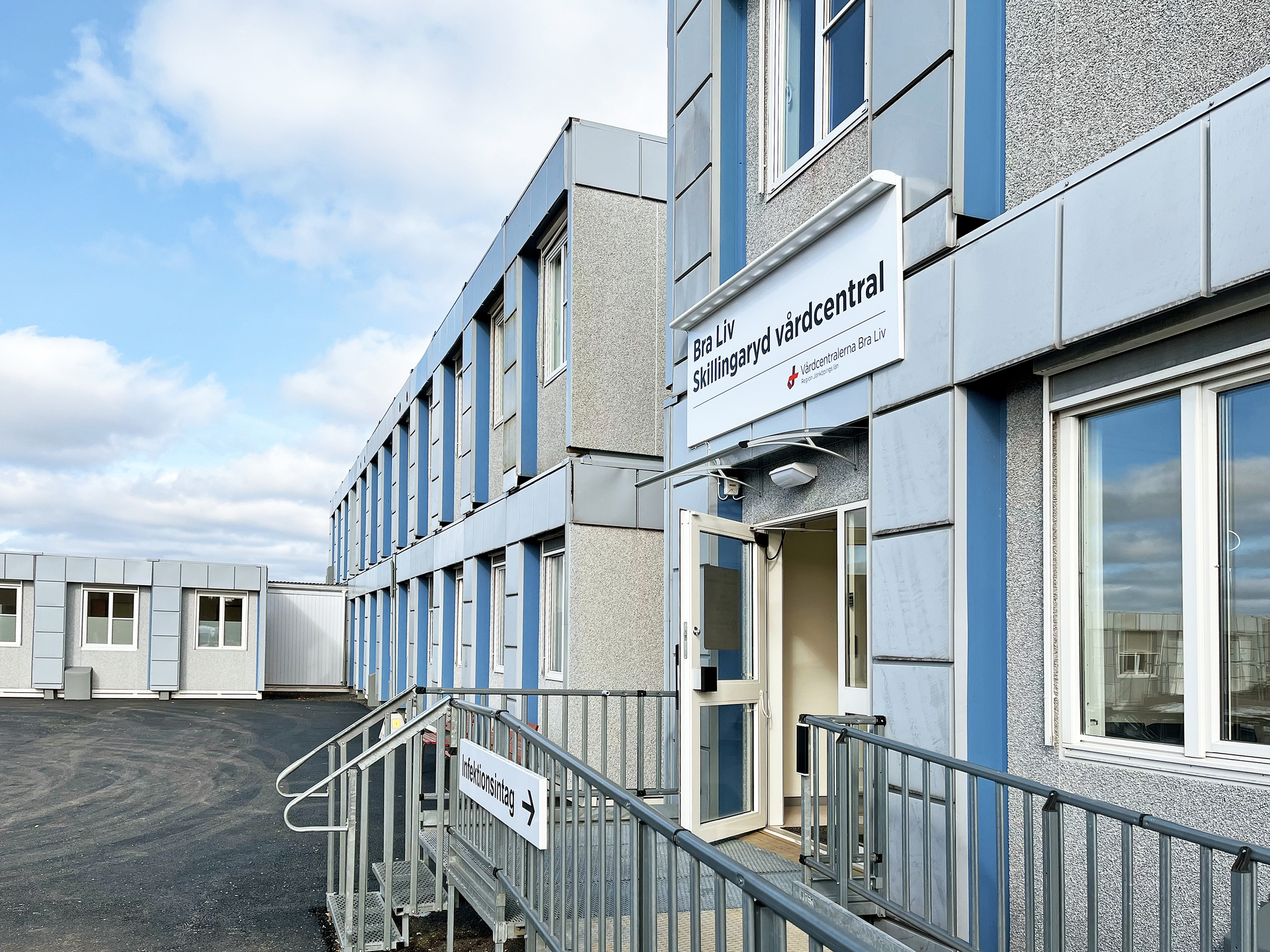 Skillingaryds helsesenter oppført i helsemoduler fra Expandia, med fleksibel moduloppbygging tilpasset helse- og omsorgsvirksomhet.