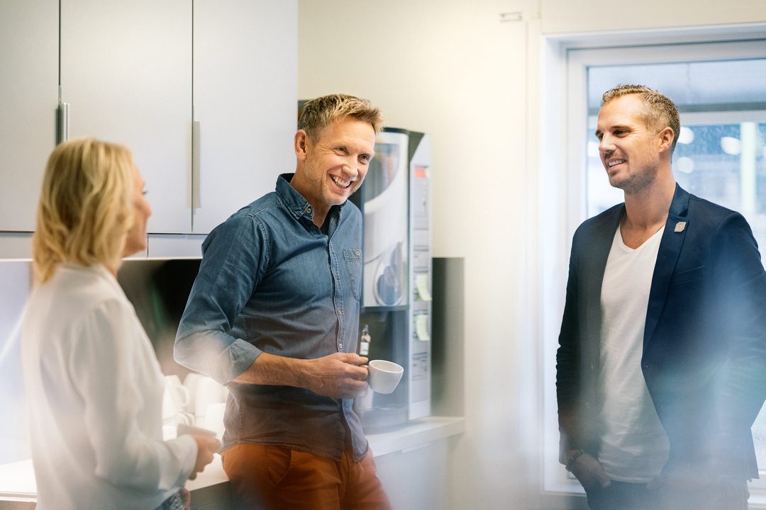 Personale ler på Expandias kontor